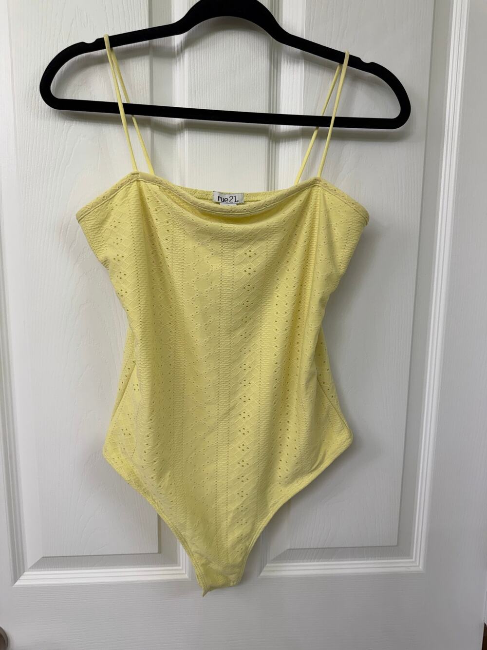 Rue21 light yellow square-neck bodysuit thin spaghetti straps NWT Large